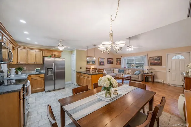 $579,999 | 7 Poinsetta Avenue, Middle Island, NY 11953