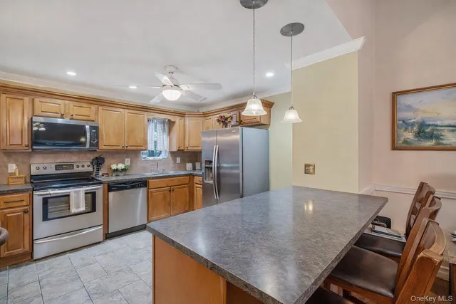 $579,999 | 7 Poinsetta Avenue, Middle Island, NY 11953