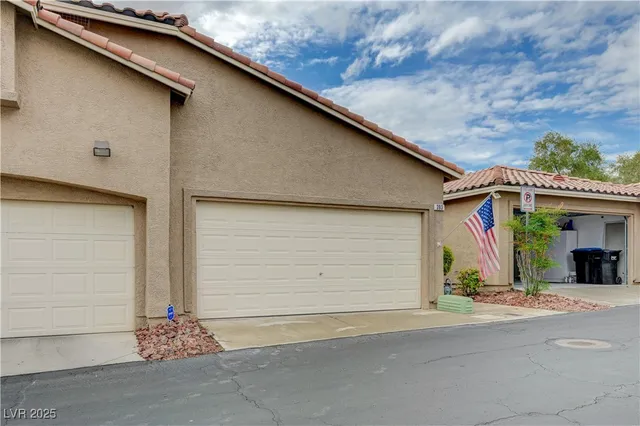 $375,000 | 393 Blanca Springs Drive, Henderson, NV 89014