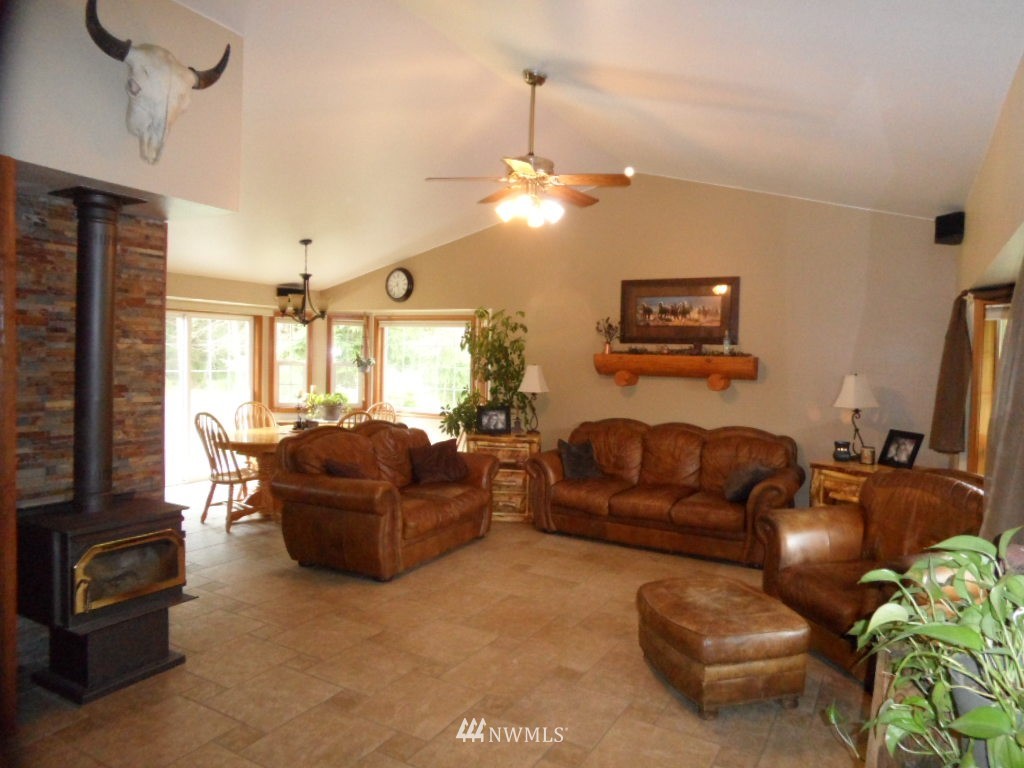 17446 Crowder Road Southeast Tenino, WA 98589 - Photo 4 of 15 Gallery Image 4