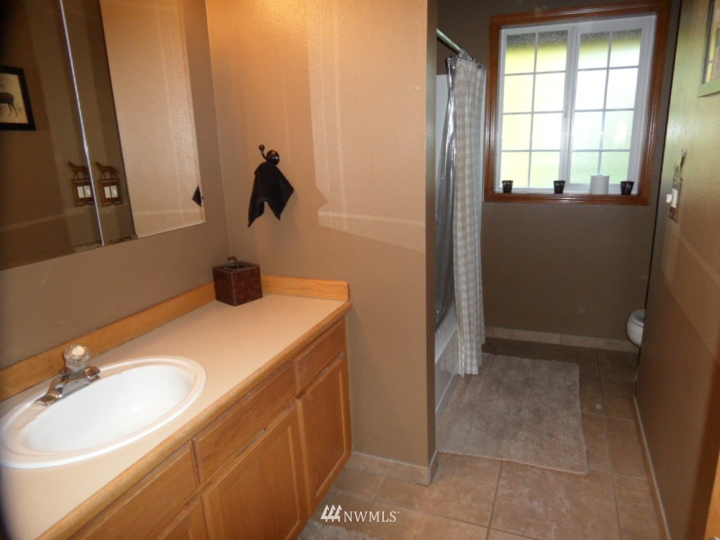 17446 Crowder Road Southeast Tenino, WA 98589 - Photo 9 of 15 Gallery Image 9