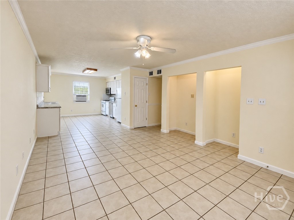 1315 Bonaventure Road, Unit DOWNSTAIRS Savannah, GA 31404 - Photo 4 of 17 Gallery Image 4