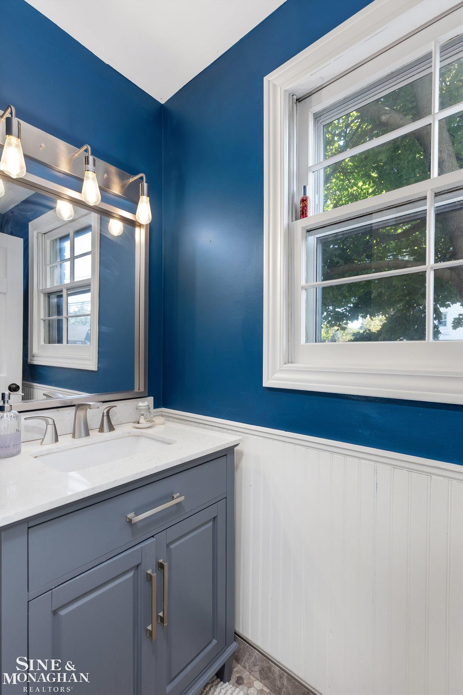 1291 Roslyn Road Grosse Pointe Woods, MI 48236 - Photo 14 of 39