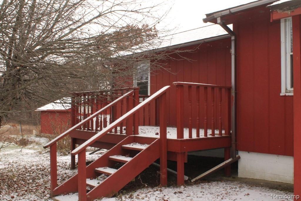 10321 Gordon Road Fenton, MI 48430 - Photo 35 of 37 Rear deck.