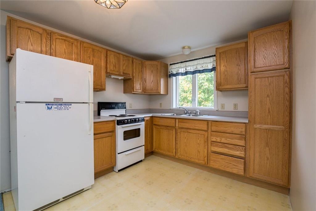 28 Vernon Road Cape Elizabeth, ME 04107 - Photo 21 of 25 In law kitchen