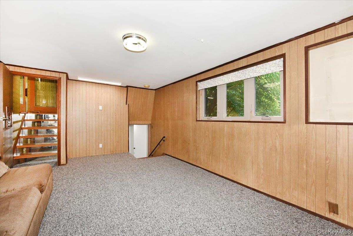 12 Leonard Road Syosset, NY 11791 - Photo 20 of 35 Gallery Image 20