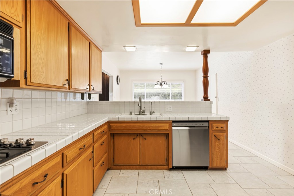 2724 North Kenneth Road Burbank, CA 91504 - Photo 20 of 35