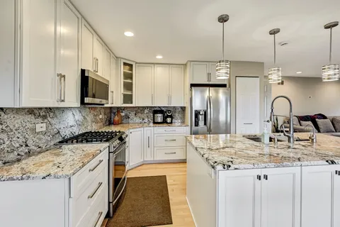 $750,000 | 1770 Windmill Court, Addison, IL 60101