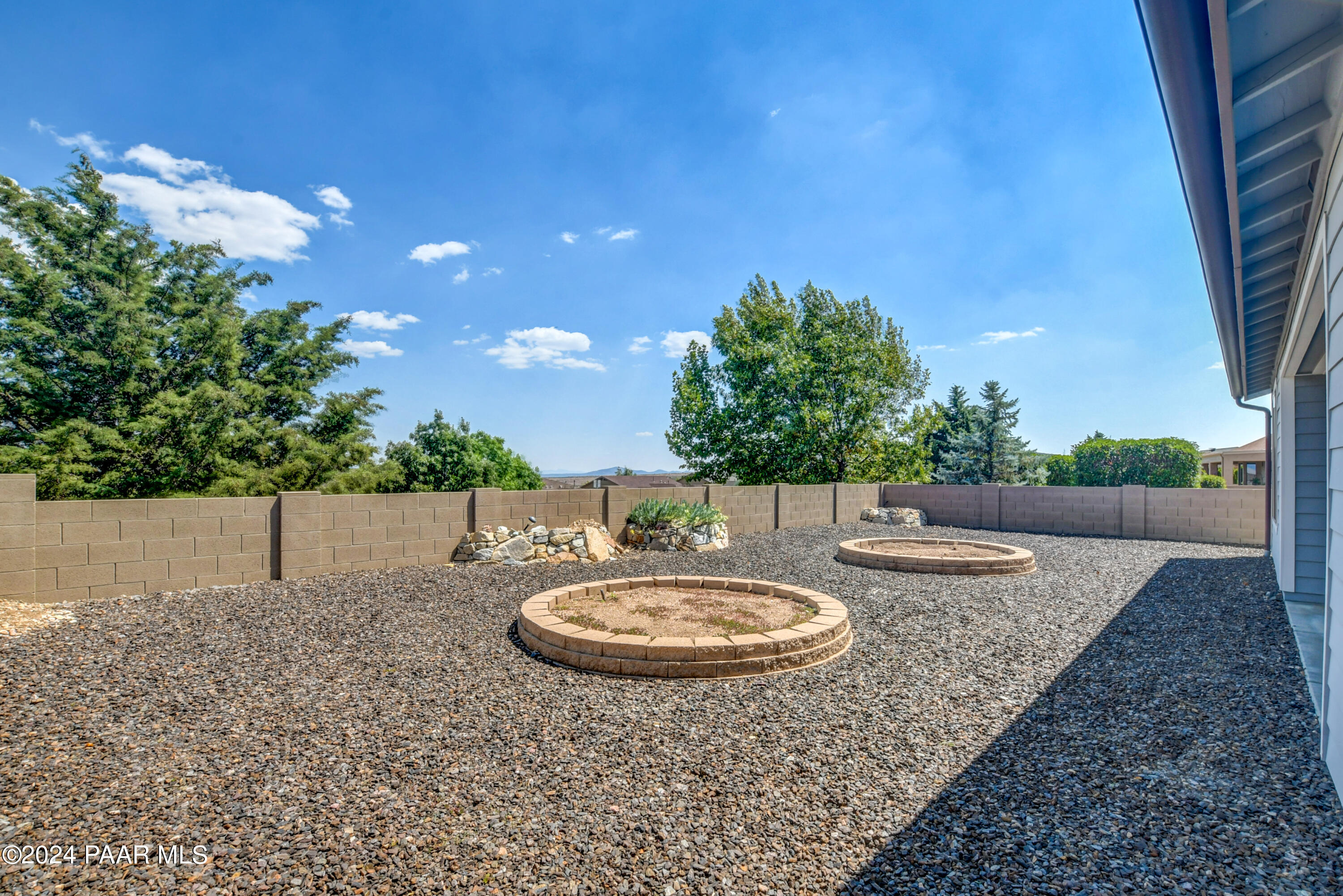 1147 Rusty Nail Road Prescott Valley, AZ 86314 - Photo 25 of 50 a backyard with table and chairs