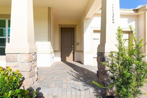a view of entry way with mirror