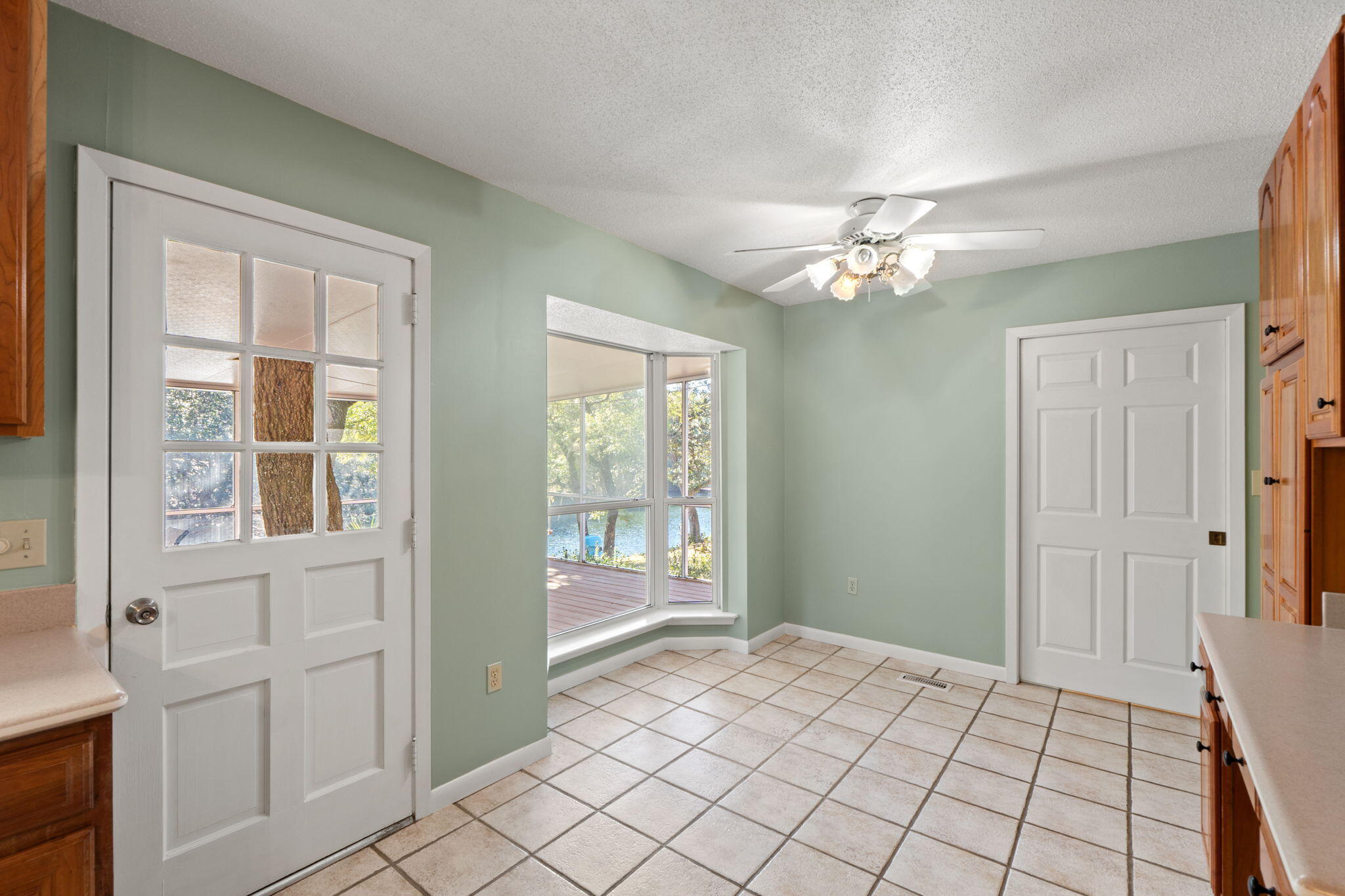 20 Linwood Road Northwest Fort Walton Beach, FL 32547 - Photo 15 of 33 a view of an empty room with window