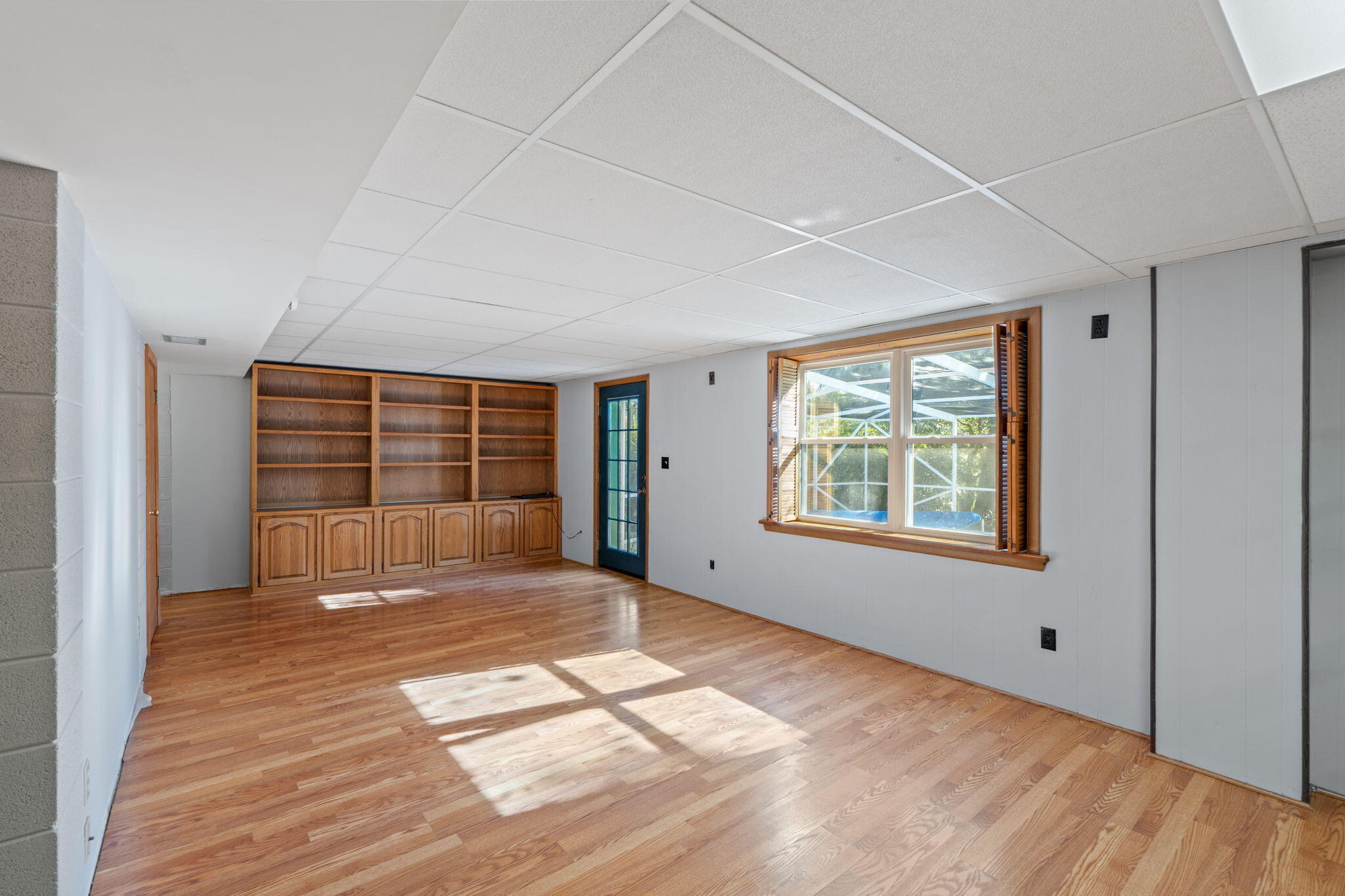 20 Linwood Road Northwest Fort Walton Beach, FL 32547 - Photo 26 of 33 a view of an empty room with a window