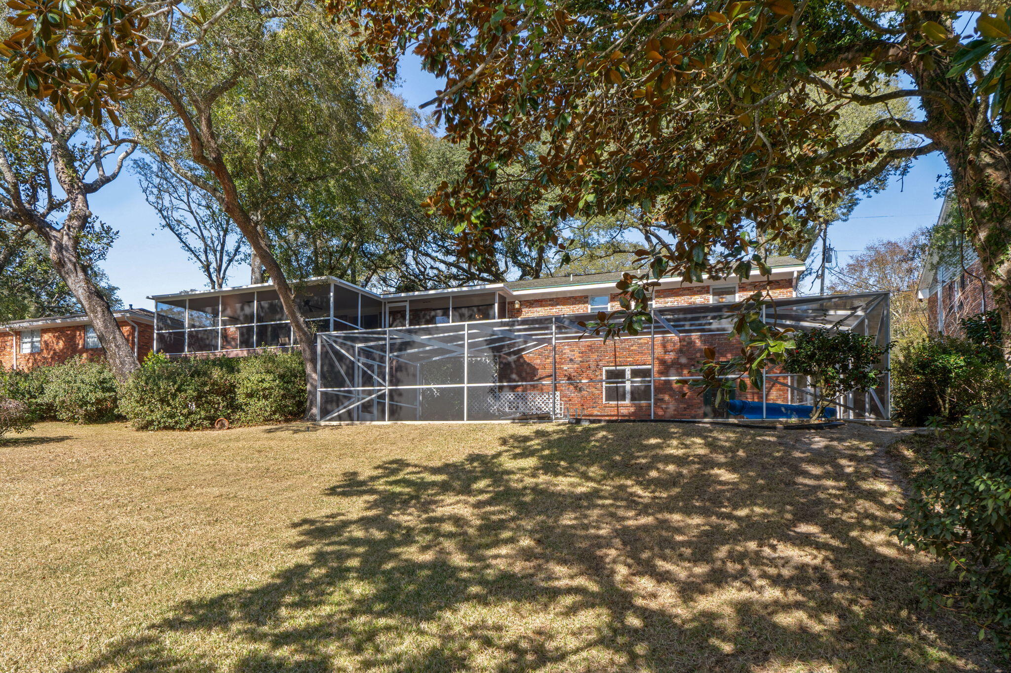 20 Linwood Road Northwest Fort Walton Beach, FL 32547 - Photo 32 of 33 a view of a yard with trees
