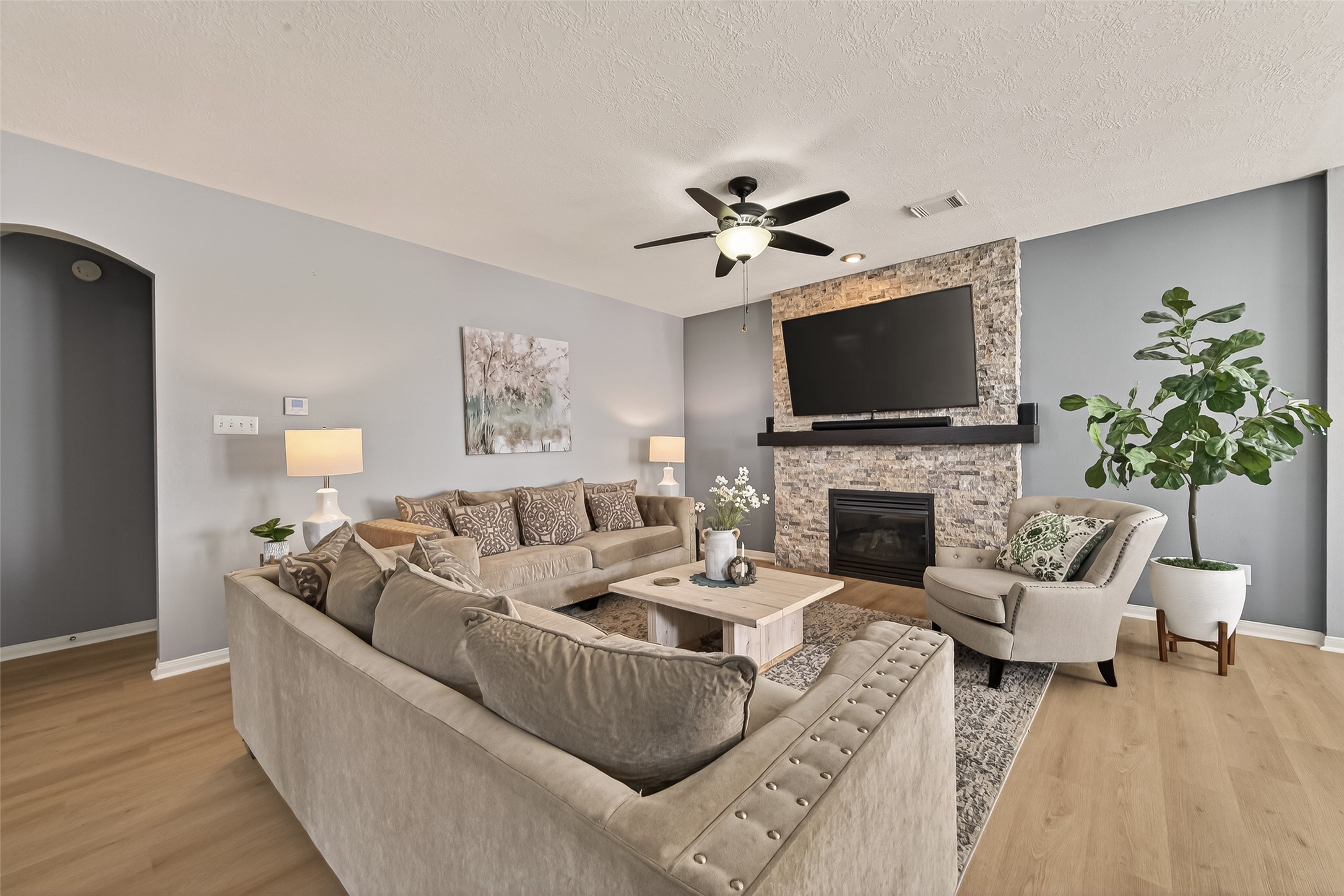 405 PecanGrove Dickinson, TX 77539 - Photo 9 of 46