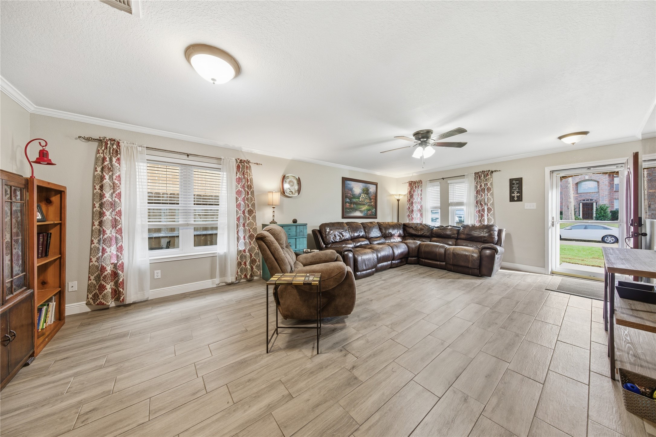 13506 Spring Court Tomball, TX 77375 - Photo 5 of 30 a living room with furniture and a window