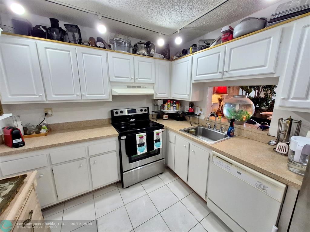 2840 Somerset Drive, Unit 208M Lauderdale Lakes, FL 33311 - Photo 6 of 25