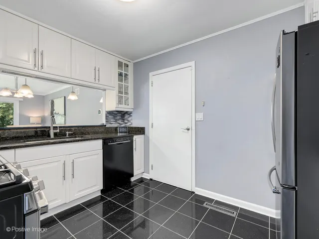 $719,000 | 5524 South Bruner Street, Hinsdale, IL 60521