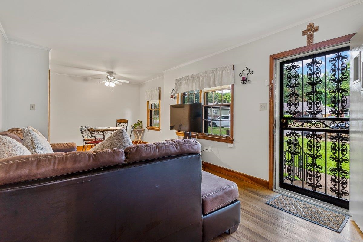 4740 Lynn Road Memphis, TN 38122 - Photo 15 of 25 a living room with furniture and a large window