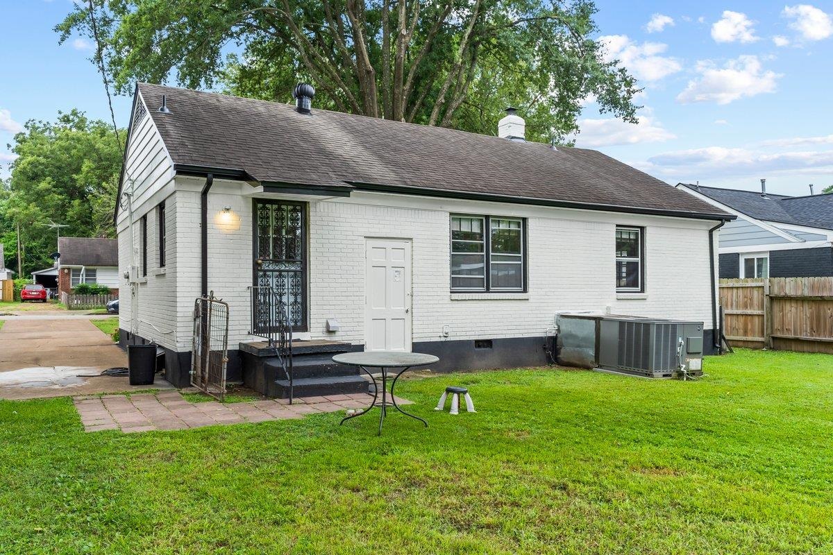 4740 Lynn Road Memphis, TN 38122 - Photo 23 of 25 a backyard of a house with table and chairs
