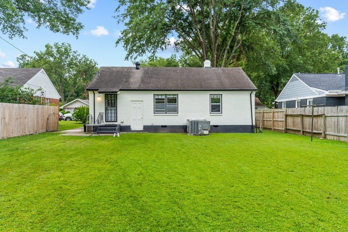 4740 Lynn Road Memphis, TN 38122 - Photo 5 of 25 a front view of house with yard and green space