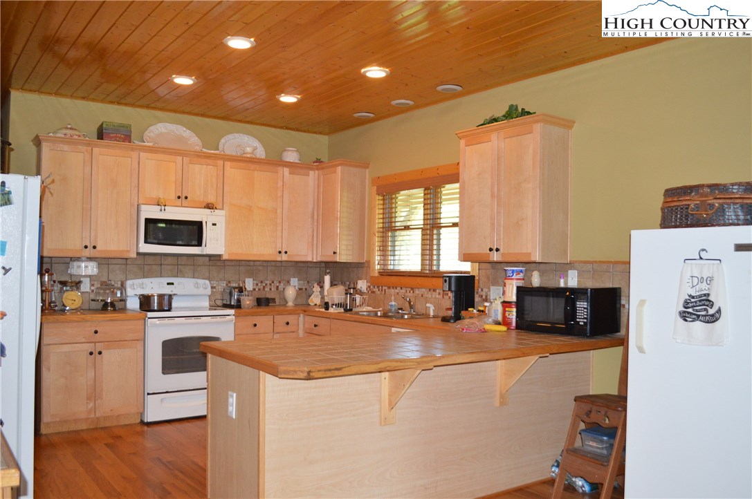 405 Bear Den Road Sparta, NC 28675 - Photo 11 of 44 Gallery Image 11