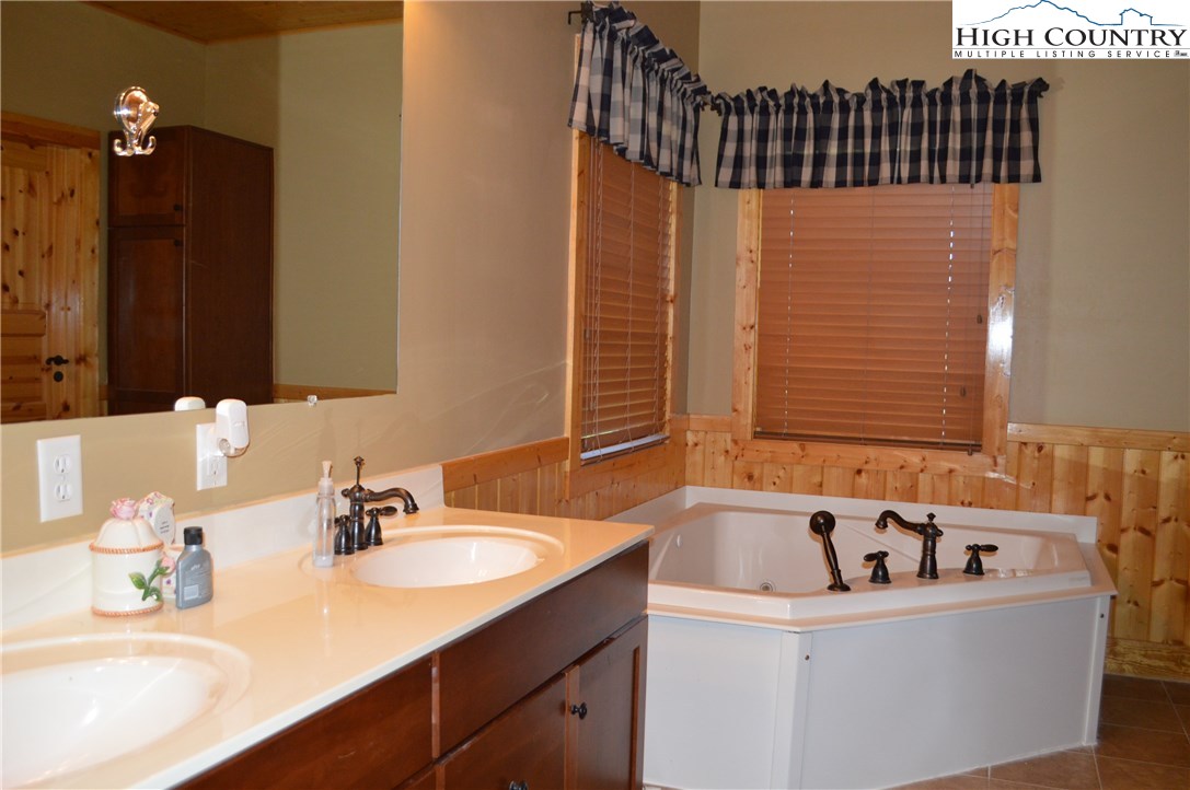 405 Bear Den Road Sparta, NC 28675 - Photo 16 of 44 Gallery Image 16