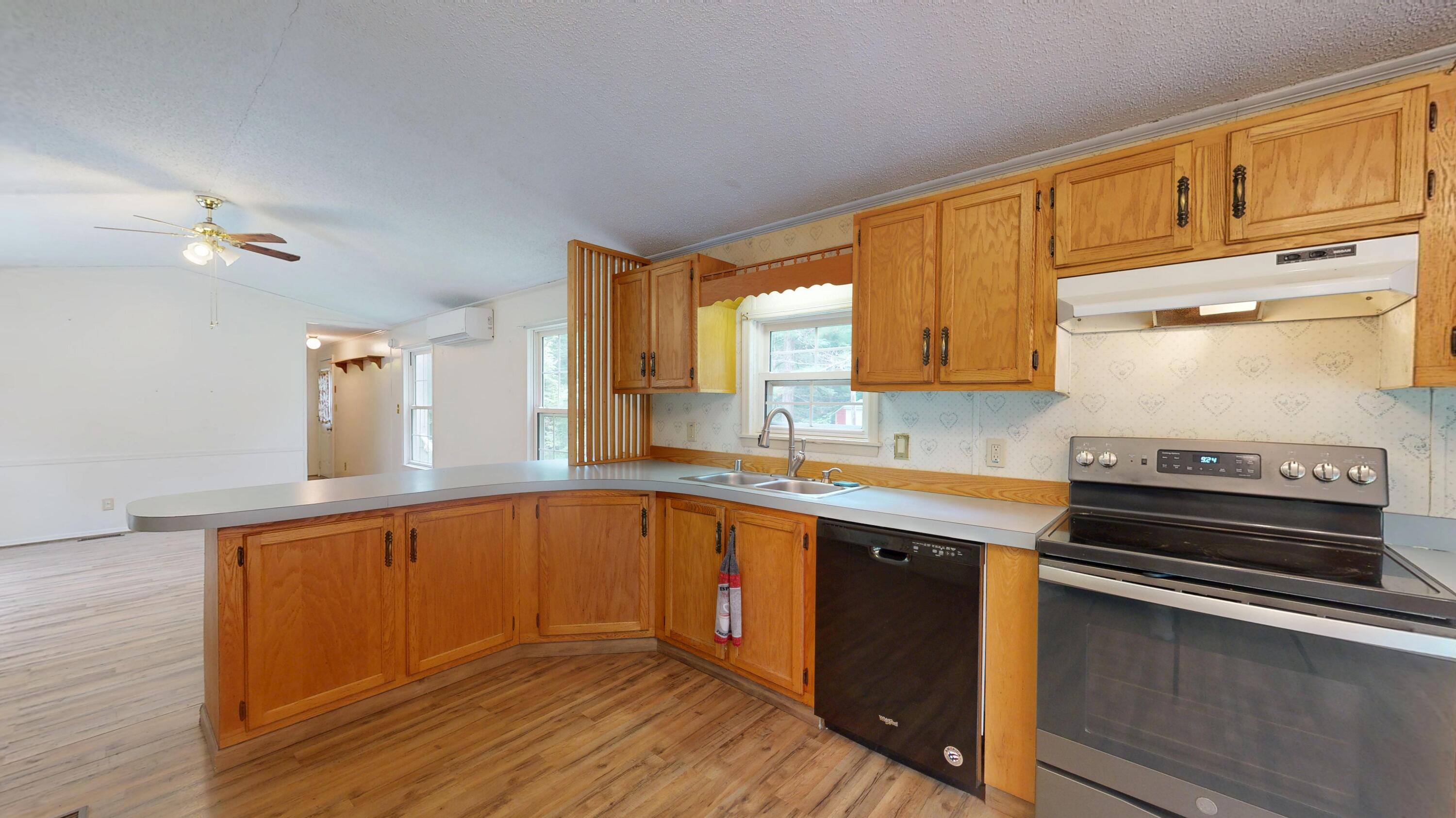 33 Butman Boulevard Readfield, ME 04355 - Photo 4 of 29 Kitchen