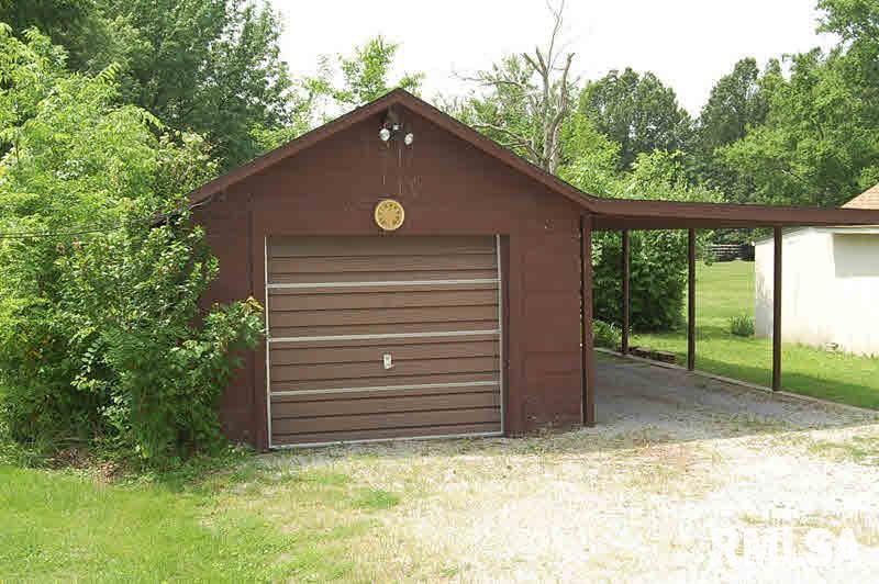 1020 East Fairfield Road Mount Vernon, IL 62864 - Photo 3 of 10