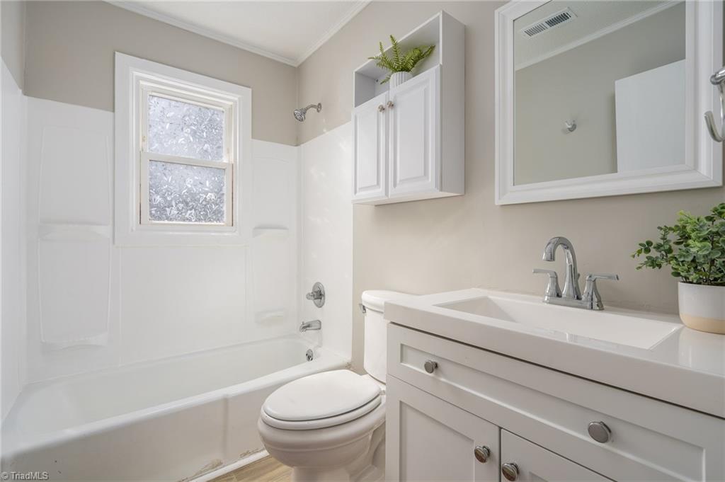415 Peace Street High Point, NC 27262 - Photo 17 of 33 BATHROOM