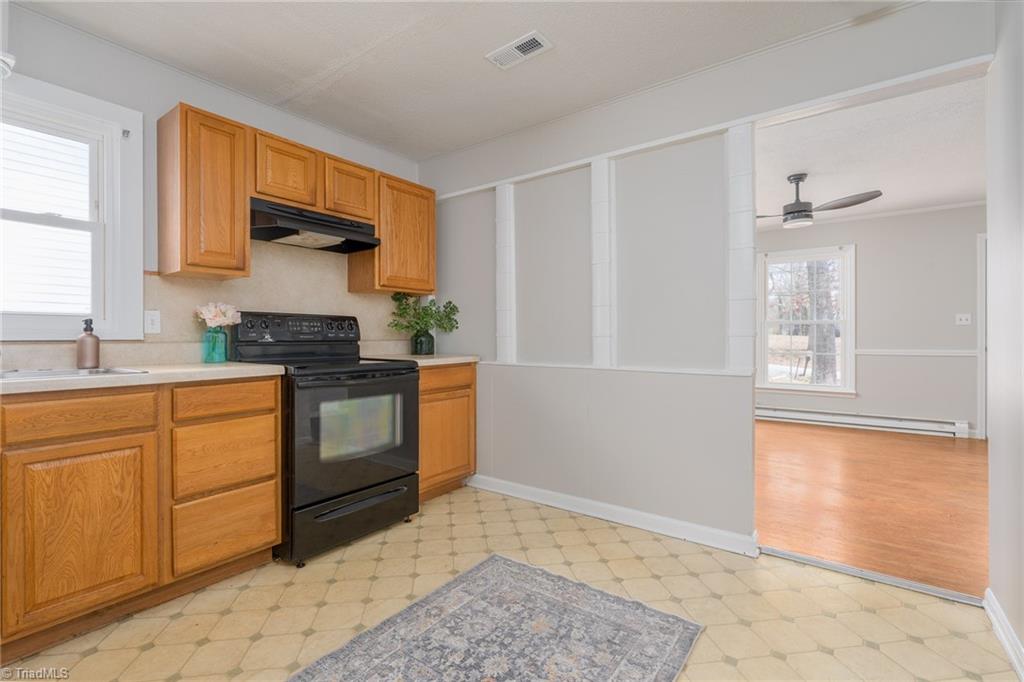 415 Peace Street High Point, NC 27262 - Photo 10 of 33 KITCHEN