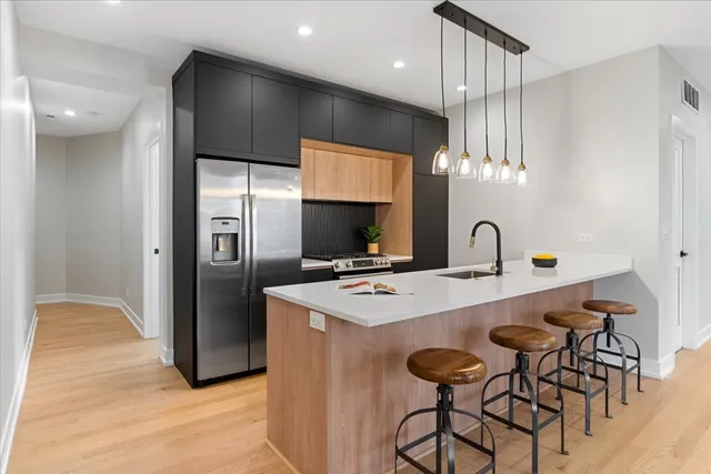 $605,000 | 3653 West Barry Avenue, Unit 1W, Chicago, IL 60618