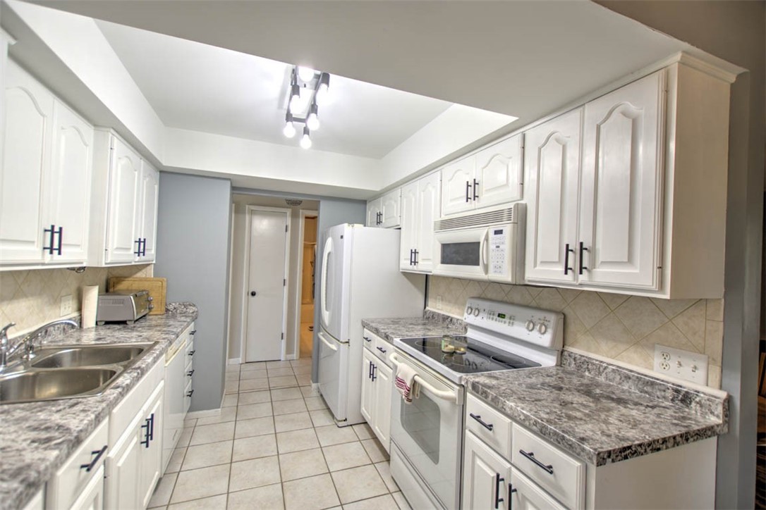 2105 East Mill Stone Road Decatur, IL 62526 - Photo 9 of 23
