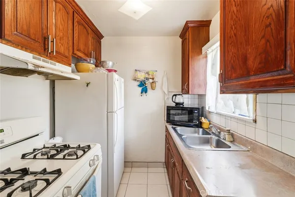 $1,000,000 | 920 South Willowbrook Avenue, Compton, CA 90220