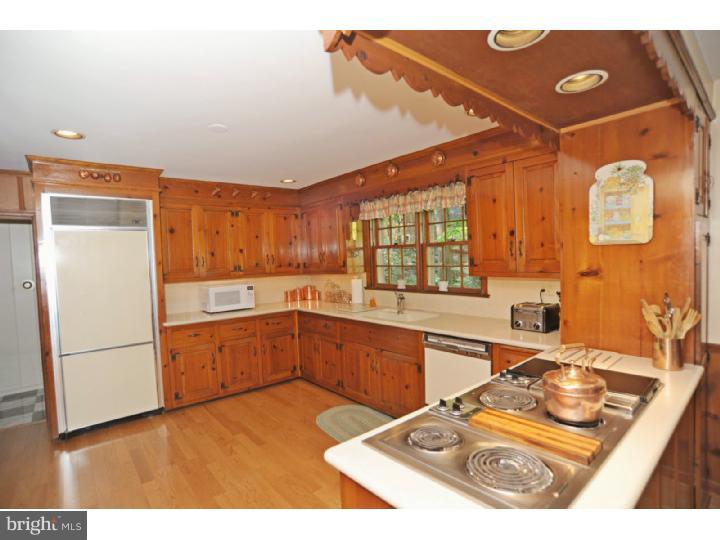 2 Hiridge Road Radnor, PA 19087 - Photo 8 of 22 Kitchen