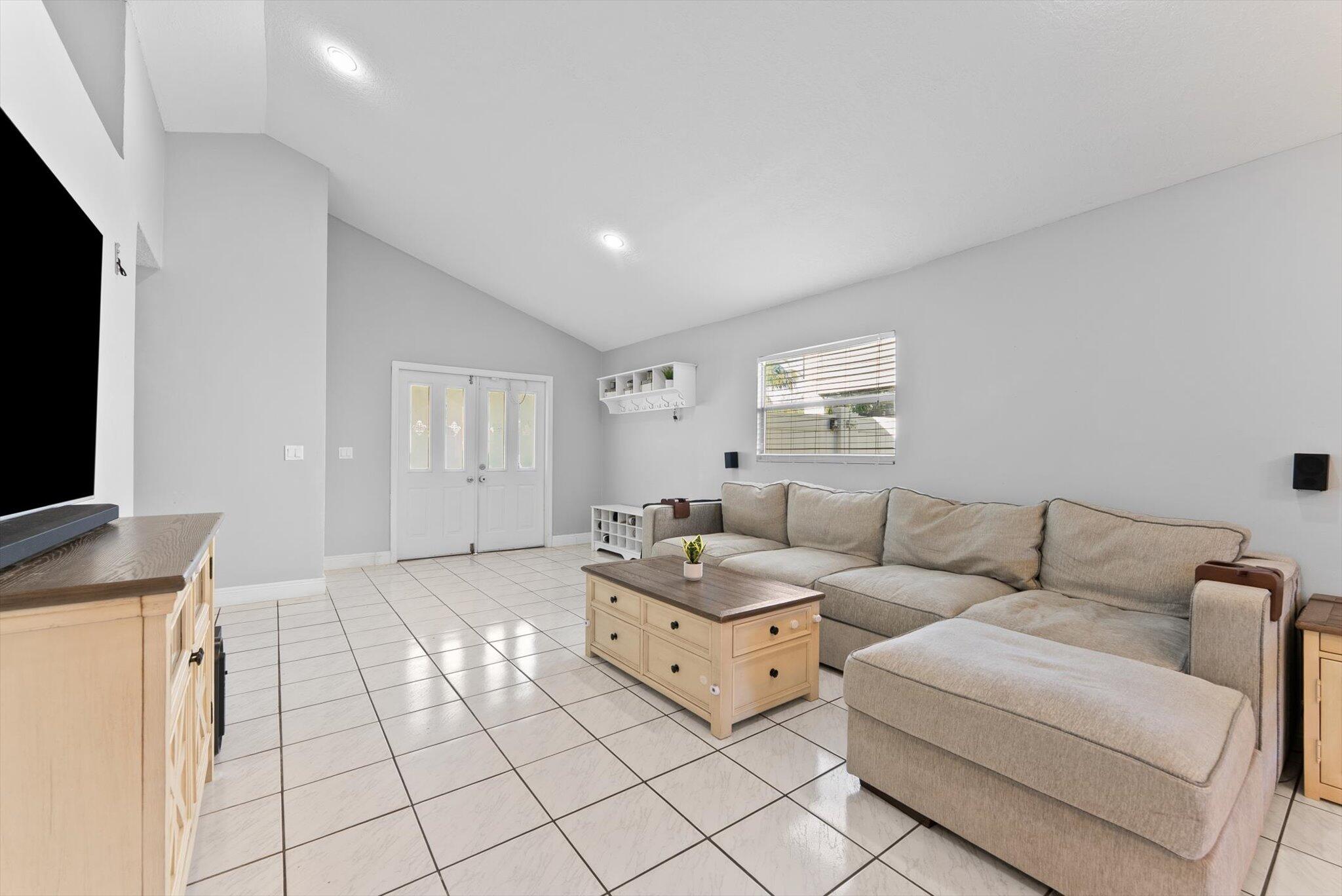 8414 Dynasty Drive Boca Raton, FL 33433 - Photo 5 of 37 05-5