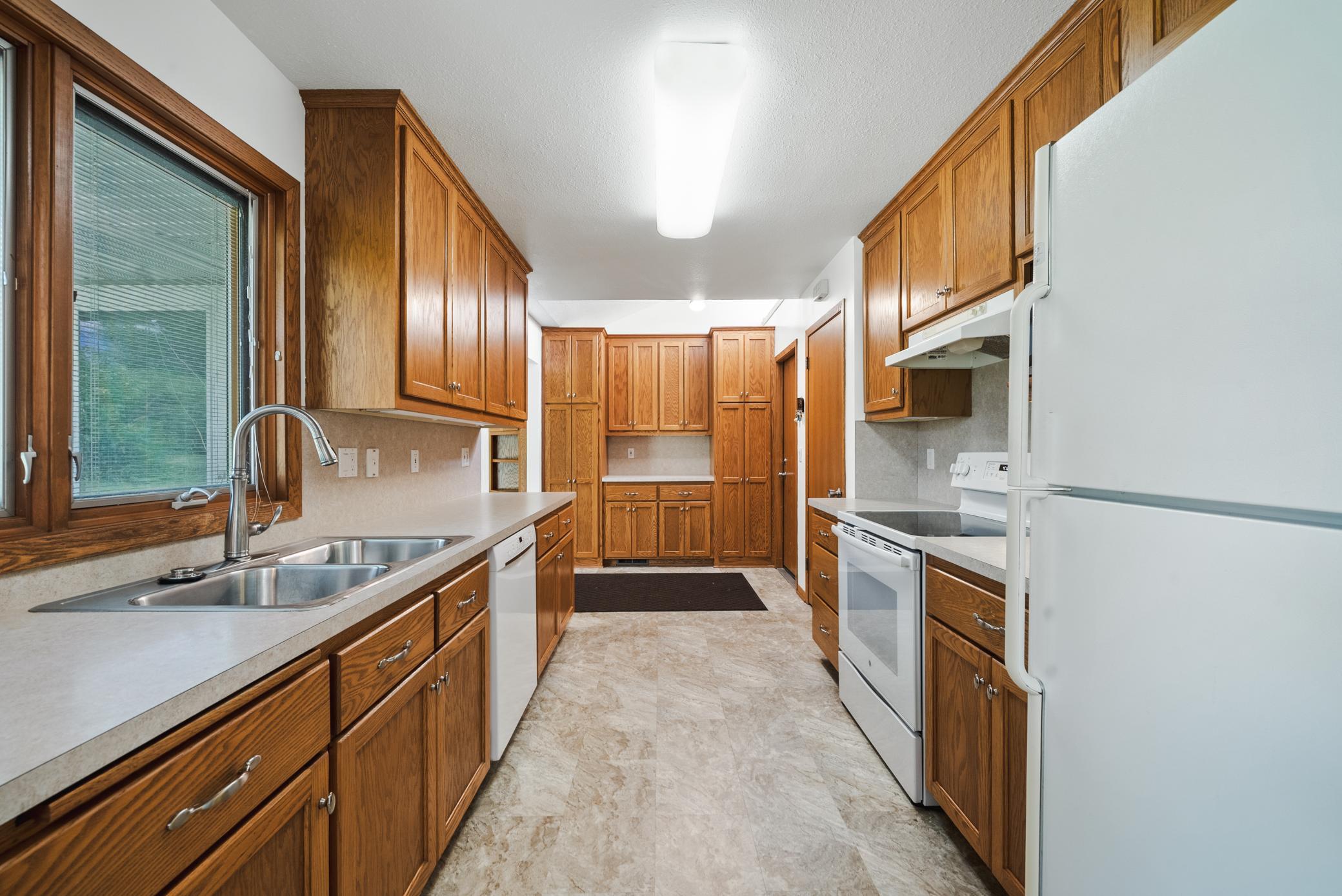 2000 Ordway Golden Valley, MN 55422 - Photo 7 of 32