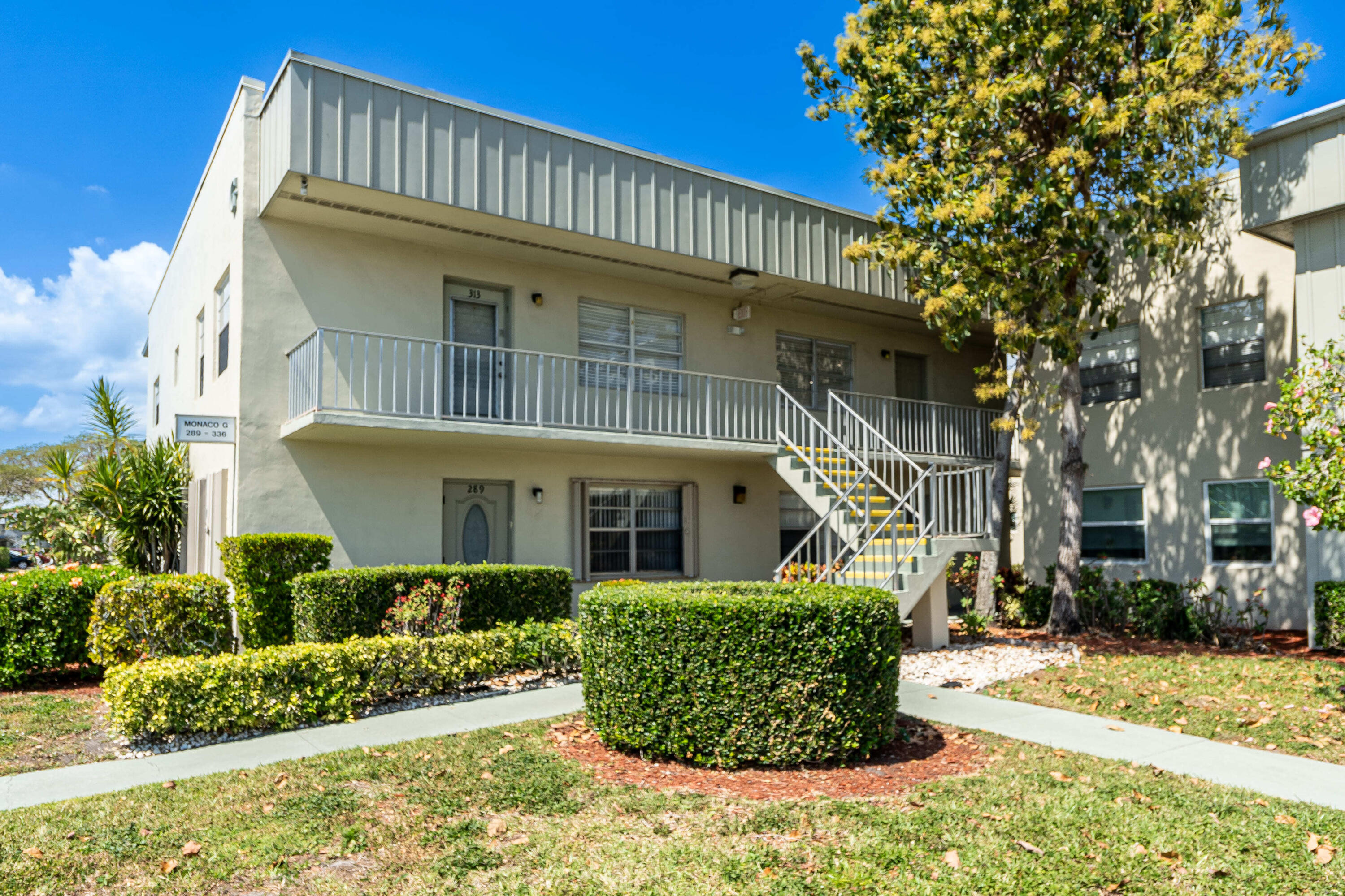 314 Monaco Boulevard, Unit G Delray Beach, FL 33446 - Photo 20 of 26 a front view of a house