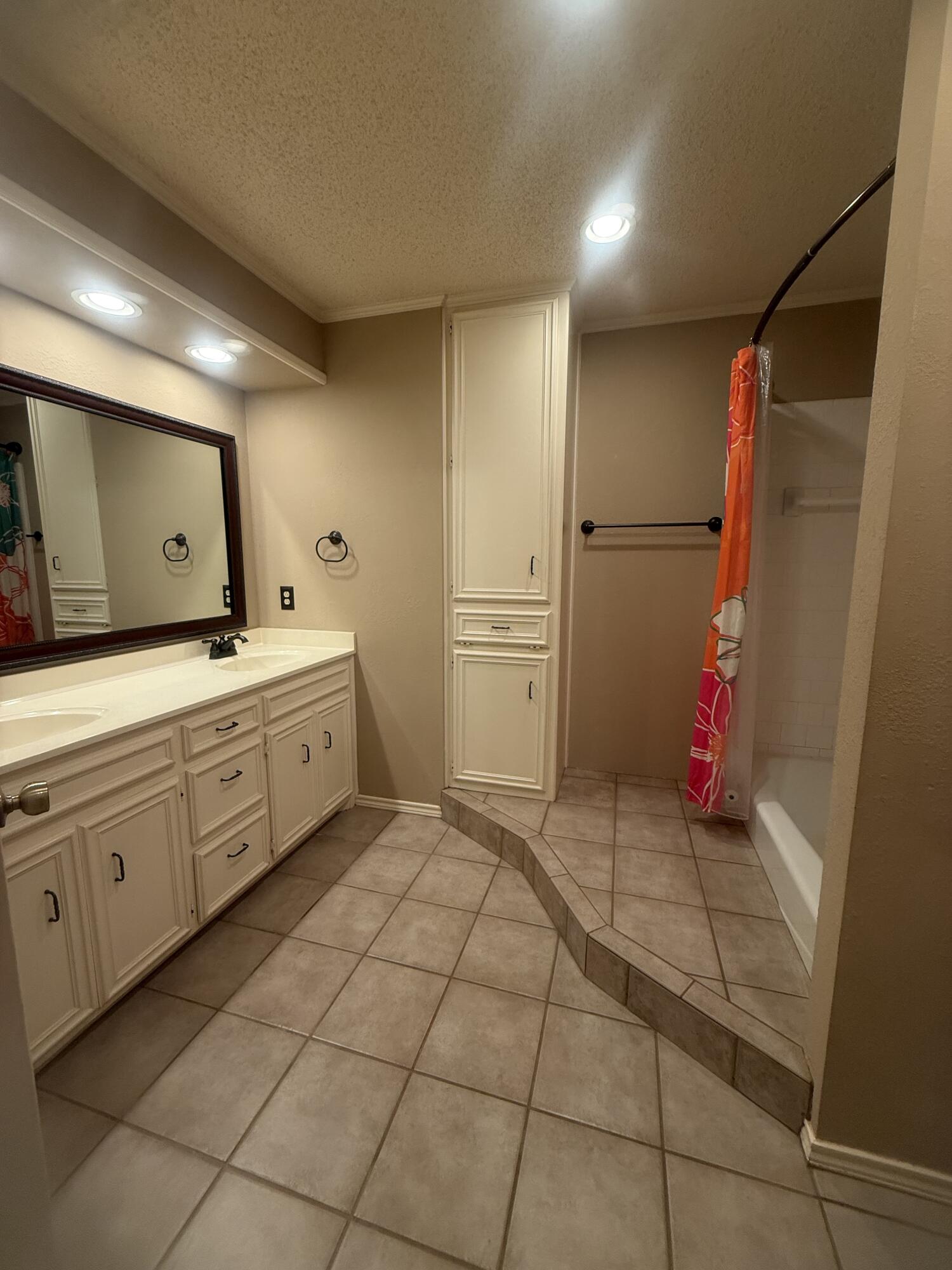 5527 94th Street Lubbock, TX 79424 - Photo 24 of 56 94th primary bath