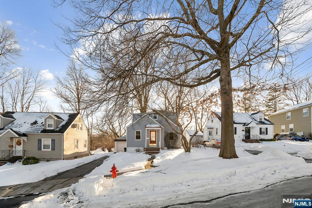 129 Pake Street Nutley, NJ 07110 - Photo 3 of 40