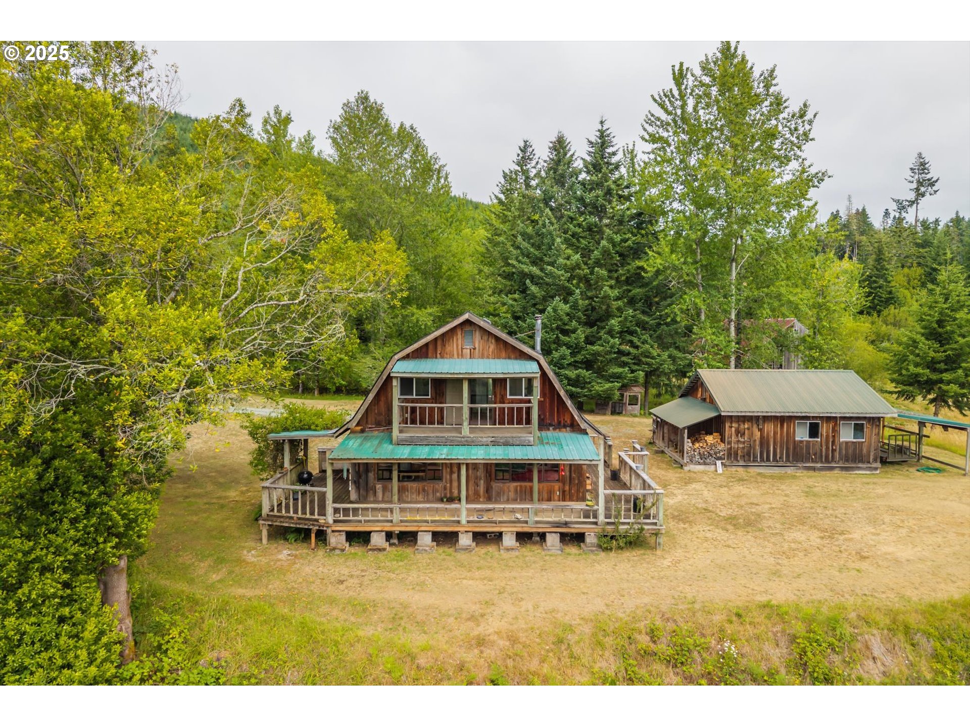 51372 Old Broadbent Road Myrtle Point, OR 97458 - Photo 21 of 41 Balcony