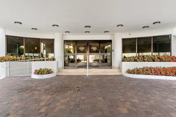 $8,500 | 3000 North Ocean Drive, Unit 22D, Riviera Beach, FL 33404