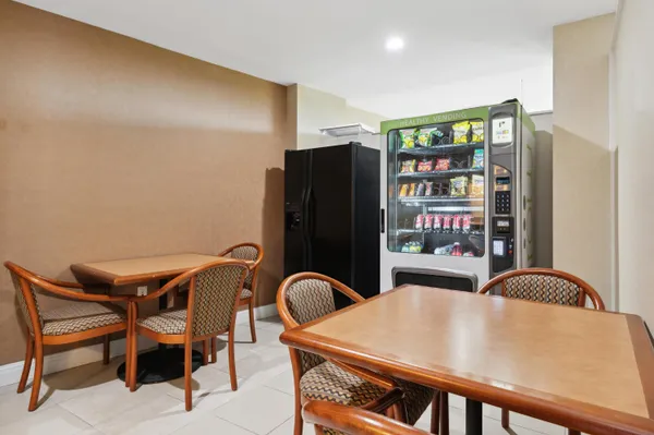 $8,500 | 3000 North Ocean Drive, Unit 22D, Riviera Beach, FL 33404