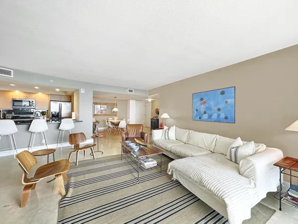$8,500 | 3000 North Ocean Drive, Unit 22D, Riviera Beach, FL 33404