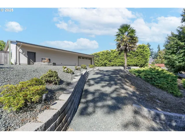 a view of a backyard of the house
