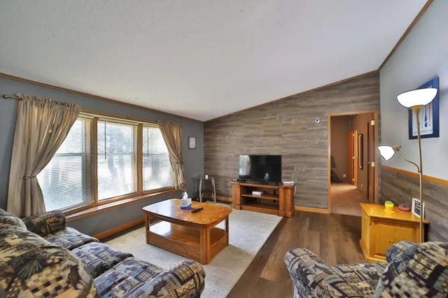 $299,900 | 801 East Lake Street, Osakis, MN 56360