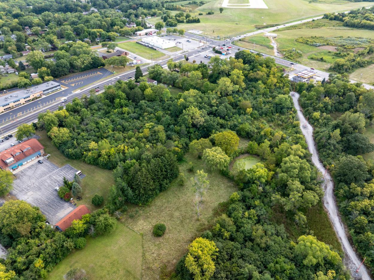 11342-11364 West Wadsworth Road Beach Park, IL 60099 - Photo 4 of 5 a view of a garden with an outdoor space