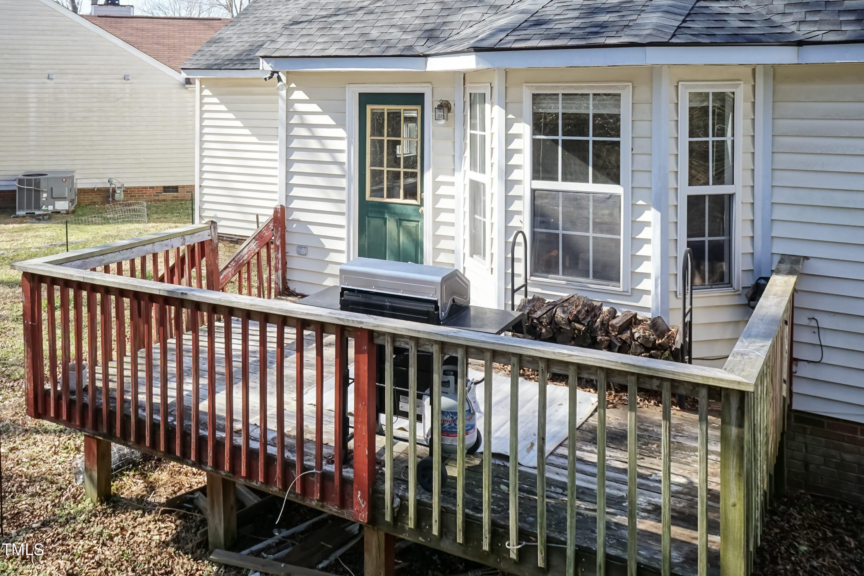 5708 Angelfish Court Raleigh, NC 27610 - Photo 23 of 29 Deck 02