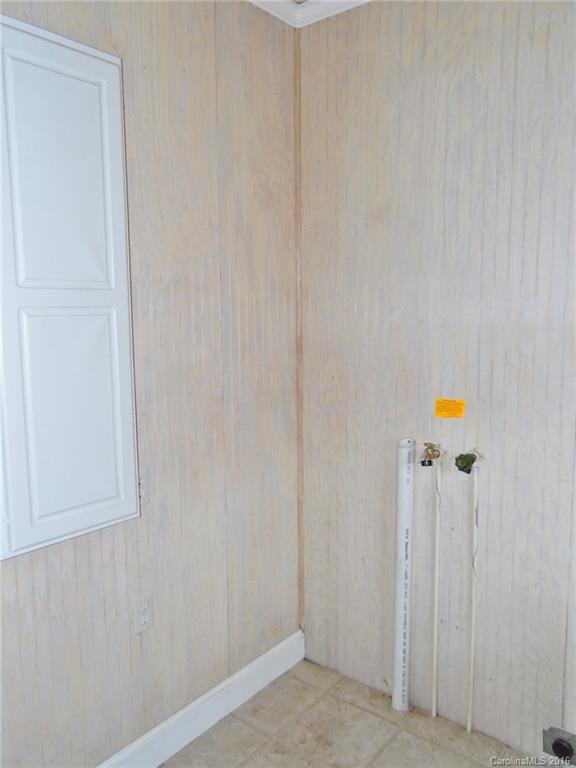 2106 Pinckney Road Chester, SC 29706 - Photo 10 of 18 a view of entryway with bathroom