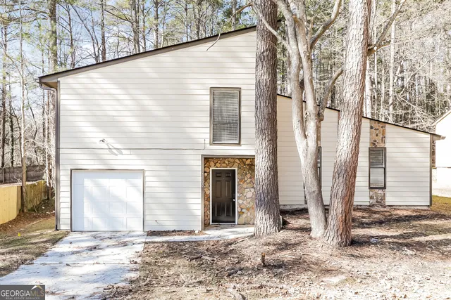 a view of a house with a yard and garage