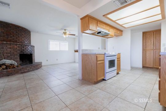 929 South Ranger Street Ridgecrest, CA 93555 - Photo 10 of 25 a view of kitchen and utility room